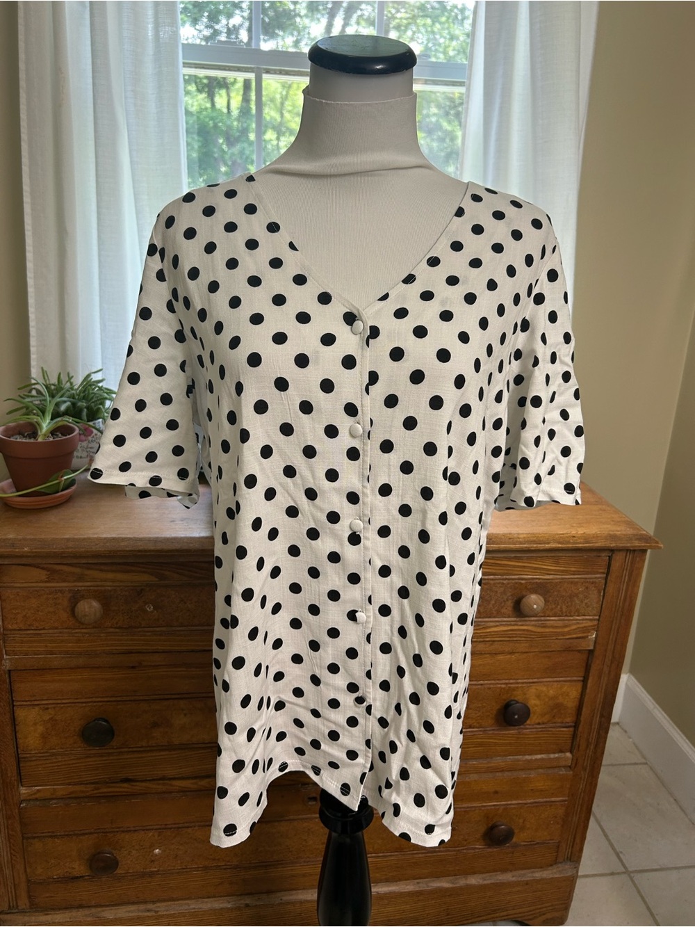 Jones New York Polka Dot V-Neck Button Front Women's Top - White with Black Dots